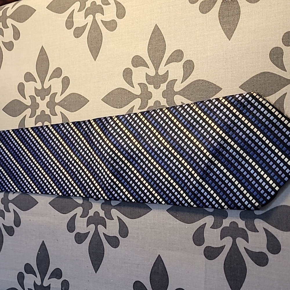 Geoffrey Beene Blue and Silver Silk Tie